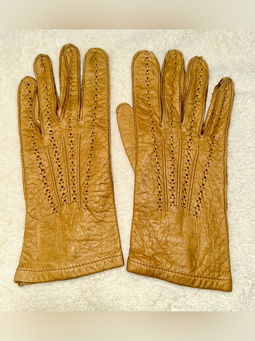 Vintage Fownes Leather Gloves Size 7.5 Tan Camel Perforated 1970s